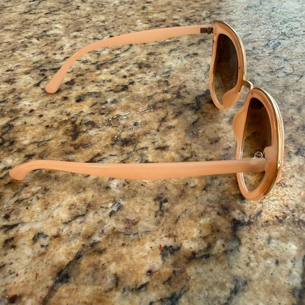 Chic Peach Cat-Eye Sunglasses - Picture 9 of 11